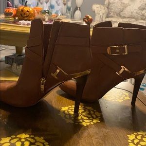 High heeled short boots